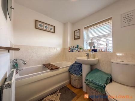 4 bedroom Terraced House for sale in Goldstraw Lane, Fernwood, NG24