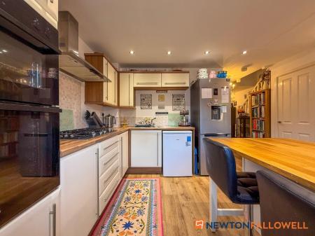 4 bedroom Terraced House for sale in Goldstraw Lane, Fernwood, NG24