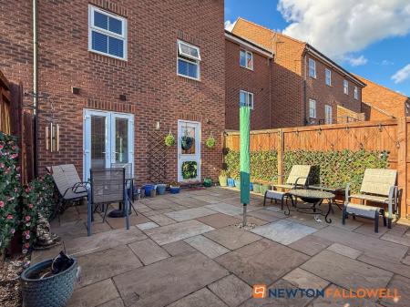 4 bedroom Terraced House for sale in Goldstraw Lane, Fernwood, NG24