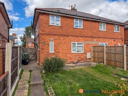 3 bedroom Semi-detached house for sale in Mount Road, Balderton, NG24