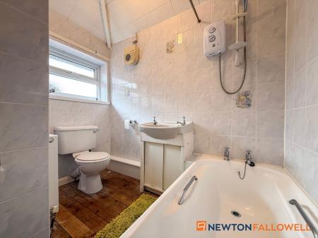 3 bedroom Semi-detached house for sale in Mount Road, Balderton, NG24