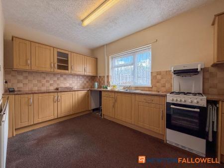 3 bedroom Semi-detached house for sale in Mount Road, Balderton, NG24