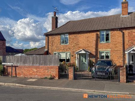 3 bedroom Cottage for sale in Woodhill Road, Collingham, NG23