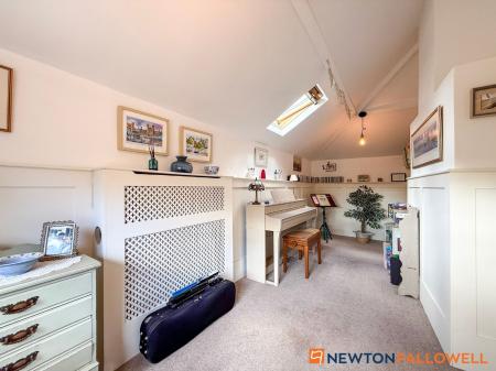 3 bedroom Cottage for sale in Woodhill Road, Collingham, NG23