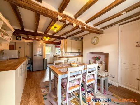 3 bedroom Cottage for sale in Woodhill Road, Collingham, NG23