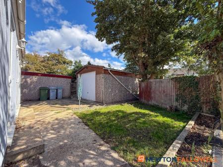 3 bedroom Detached house for sale in Lacey Green, Balderton, NG24
