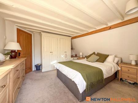 2 bedroom Detached house for sale in Queen Street, Balderton, NG24