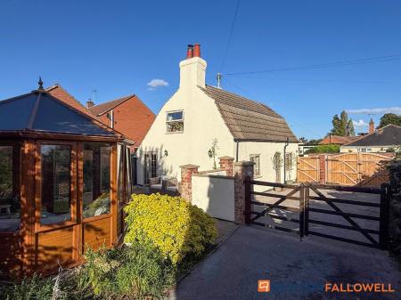 2 bedroom Detached house for sale in Queen Street, Balderton, NG24