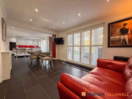 5 bedroom Detached house for sale in Dale Way, Fernwood, NG24