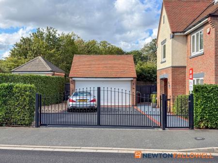 5 bedroom Detached house for sale in Dale Way, Fernwood, NG24