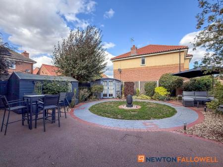 5 bedroom Detached house for sale in Dale Way, Fernwood, NG24