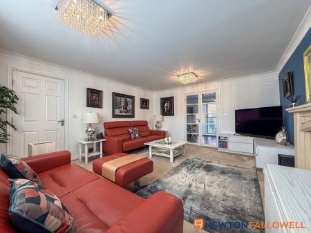 5 bedroom Detached house for sale in Dale Way, Fernwood, NG24