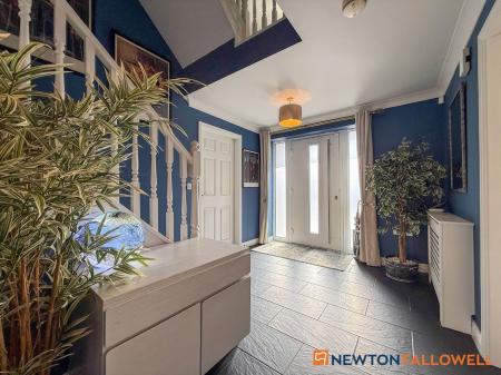 5 bedroom Detached house for sale in Dale Way, Fernwood, NG24