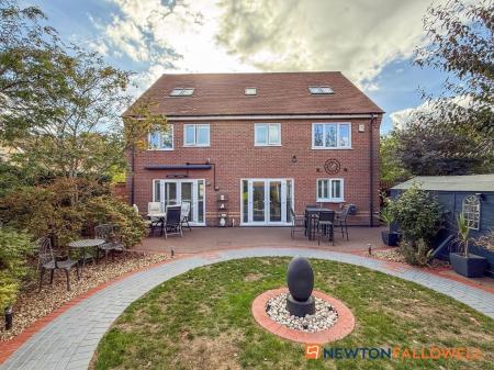 5 bedroom Detached house for sale in Dale Way, Fernwood, NG24