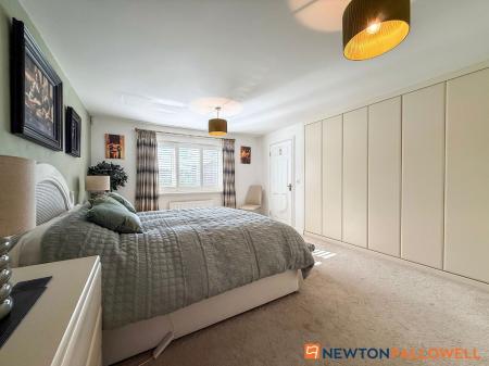 5 bedroom Detached house for sale in Dale Way, Fernwood, NG24