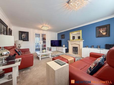 5 bedroom Detached house for sale in Dale Way, Fernwood, NG24