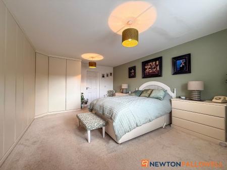 5 bedroom Detached house for sale in Dale Way, Fernwood, NG24