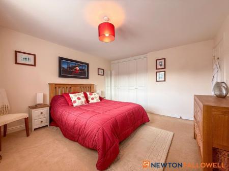 5 bedroom Detached house for sale in Dale Way, Fernwood, NG24