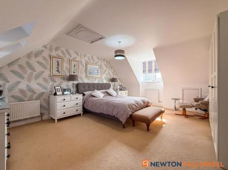 5 bedroom Detached house for sale in Dale Way, Fernwood, NG24