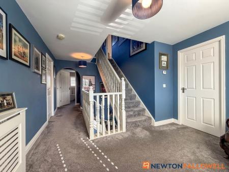 5 bedroom Detached house for sale in Dale Way, Fernwood, NG24
