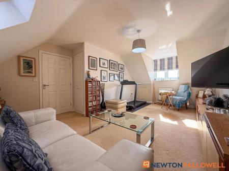 5 bedroom Detached house for sale in Dale Way, Fernwood, NG24