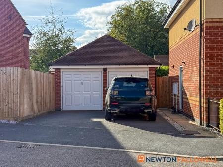 4 bedroom Detached house for sale in Rosefield Close, Fernwood, NG24