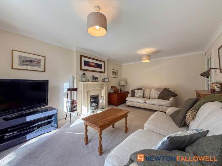 4 bedroom Detached house for sale in Rosefield Close, Fernwood, NG24