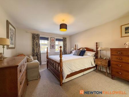 4 bedroom Detached house for sale in Rosefield Close, Fernwood, NG24