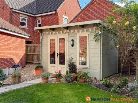 4 bedroom Detached house for sale in Rosefield Close, Fernwood, NG24