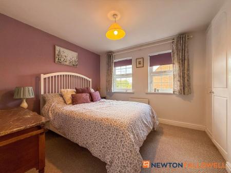 4 bedroom Detached house for sale in Rosefield Close, Fernwood, NG24