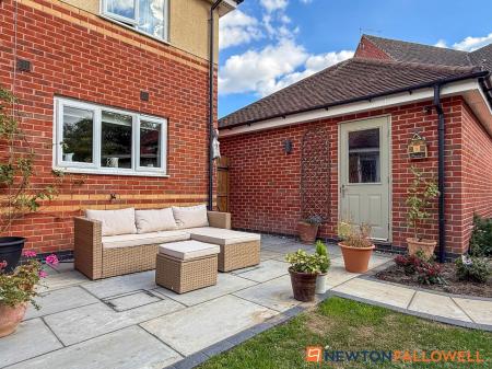 4 bedroom Detached house for sale in Rosefield Close, Fernwood, NG24