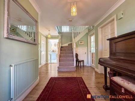 4 bedroom Detached house for sale in Rosefield Close, Fernwood, NG24