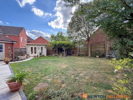 4 bedroom Detached house for sale in Rosefield Close, Fernwood, NG24