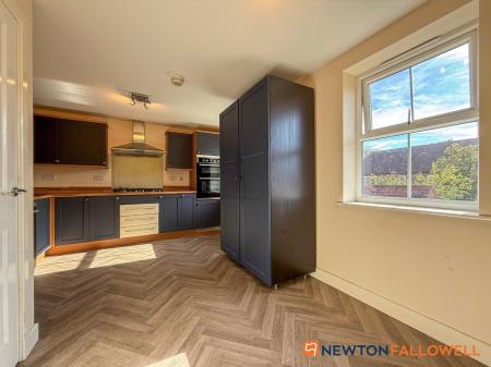4 bedroom Terraced House for sale in Goldstraw Lane, Fernwood, NG24