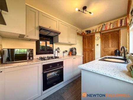 3 bedroom Semi-detached house for sale in Salisbury Road, Newark, NG24