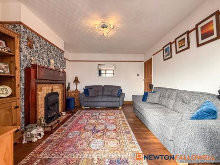 3 bedroom Semi-detached house for sale in Salisbury Road, Newark, NG24
