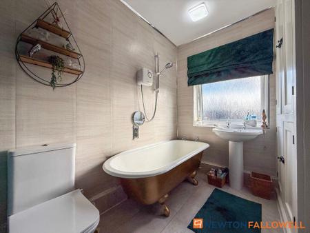 3 bedroom Semi-detached house for sale in Salisbury Road, Newark, NG24