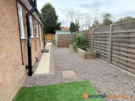 3 bedroom Detached bungalow for sale in Newark Road, Bassingham, LN5