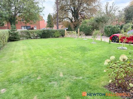 3 bedroom Detached bungalow for sale in Newark Road, Bassingham, LN5