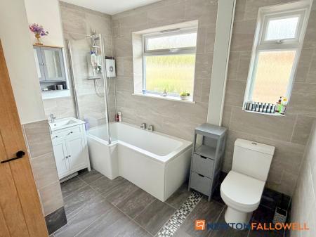 3 bedroom Detached bungalow for sale in Newark Road, Bassingham, LN5