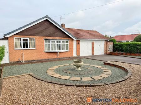 2 bedroom Bungalow for sale in Barnfield Road, Collingham, NG23