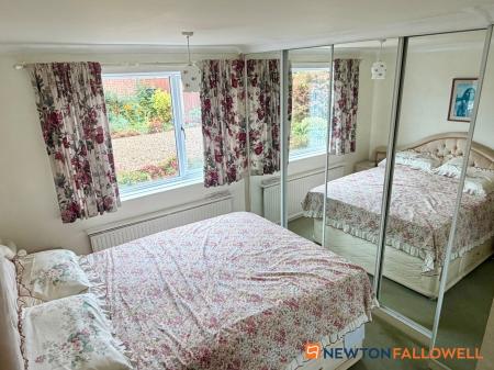 2 bedroom Bungalow for sale in Barnfield Road, Collingham, NG23