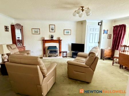 2 bedroom Bungalow for sale in Barnfield Road, Collingham, NG23