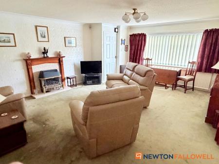 2 bedroom Bungalow for sale in Barnfield Road, Collingham, NG23