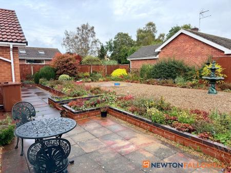 2 bedroom Bungalow for sale in Barnfield Road, Collingham, NG23