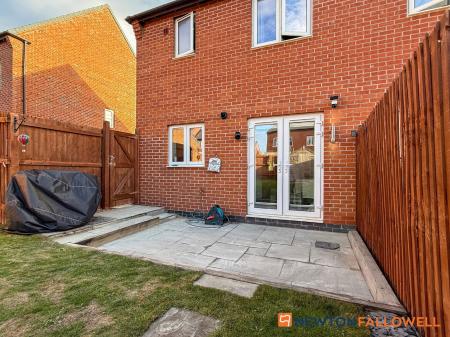 3 bedroom Semi-detached house for sale in Raddle Way, Middlebeck, NG24