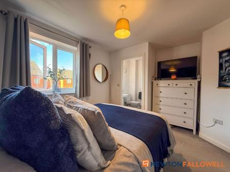 3 bedroom Semi-detached house for sale in Raddle Way, Middlebeck, NG24