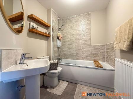 3 bedroom Semi-detached house for sale in Raddle Way, Middlebeck, NG24