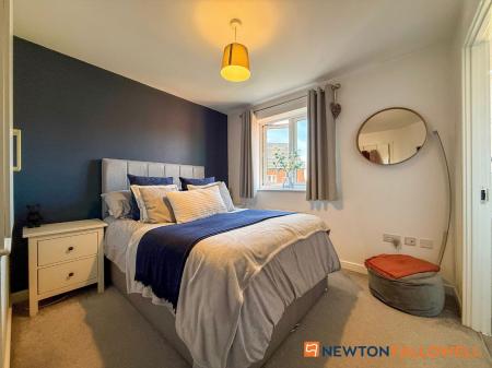 3 bedroom Semi-detached house for sale in Raddle Way, Middlebeck, NG24