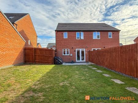 3 bedroom Semi-detached house for sale in Raddle Way, Middlebeck, NG24